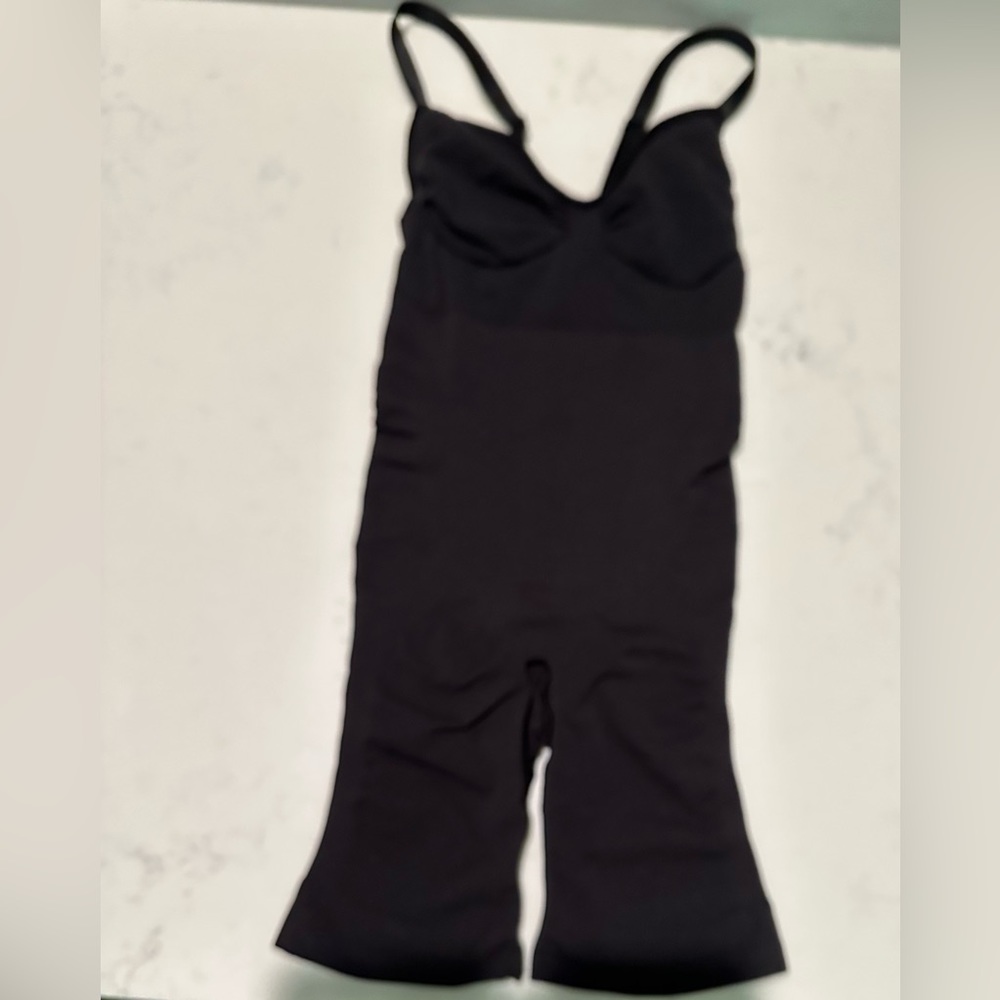 SKIMS Seamless Sculpt Mid Thigh Bodysuit Size S/M - Picture 4 of 5